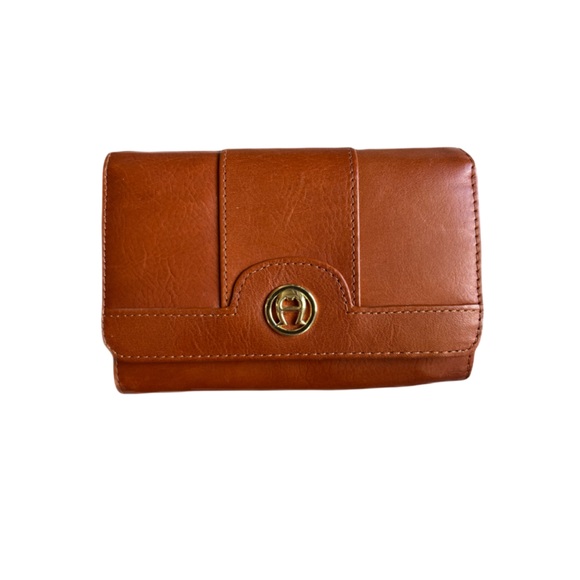 Etienne Aigner Handbags - NWT vintage Eitienne Aigner tan leather wallet